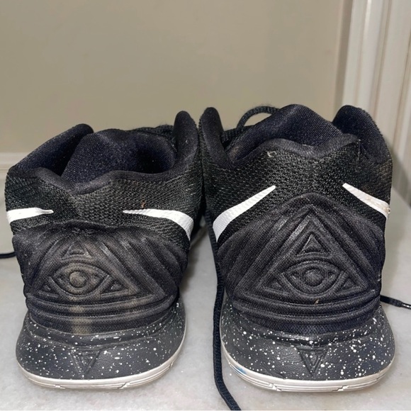 Nike Kyrie 5 Black Magic Basketball Shoes 2018 Size: 4.5Y - Picture 5 of 5